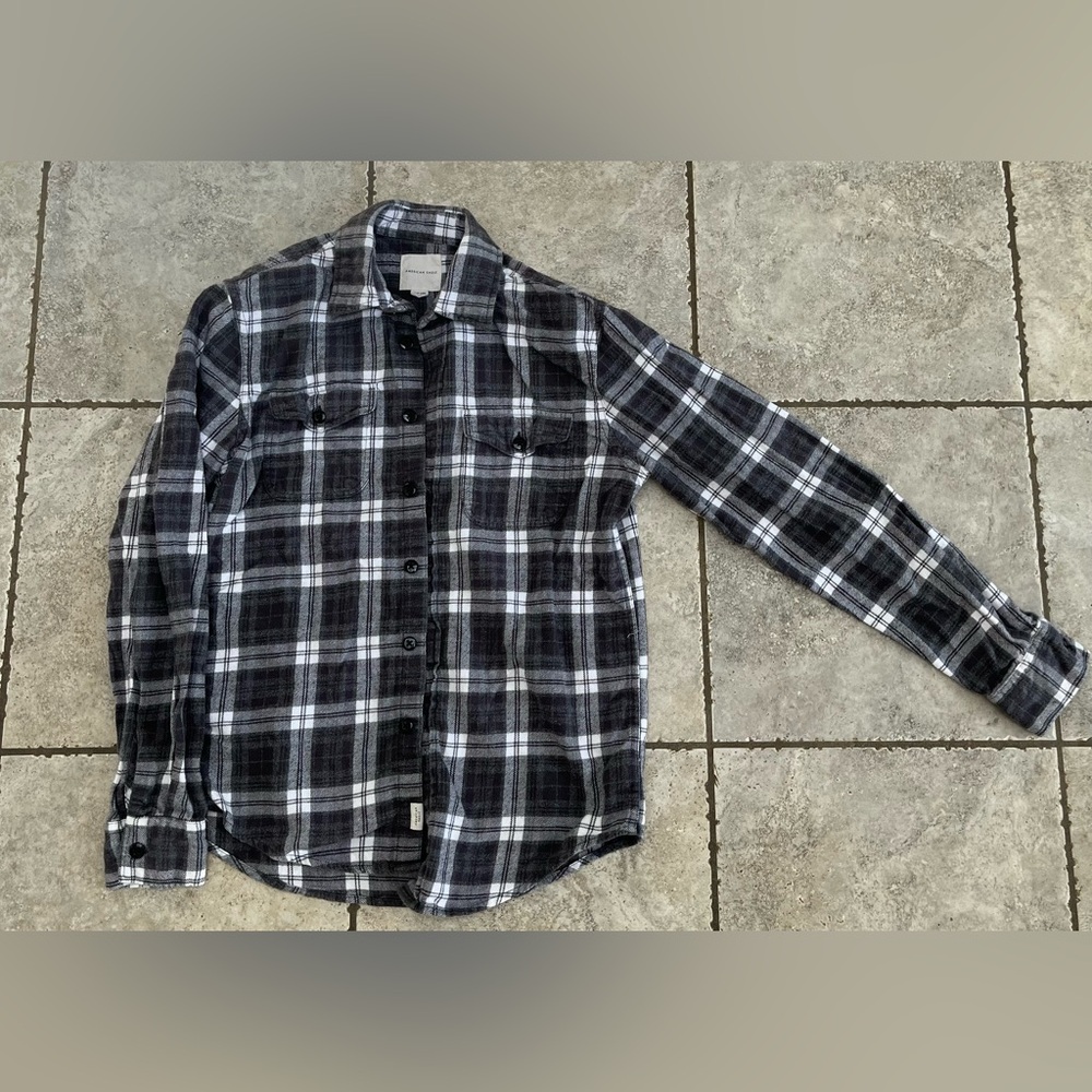 American Eagle grey and white plaid flannel